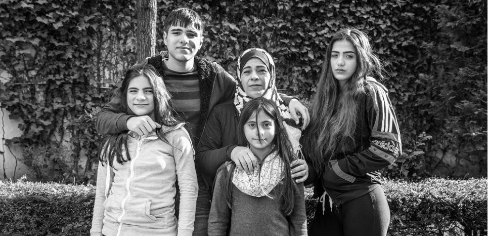 "On est l&agrave; parce qu'on ne veut pas mourir" : le poignant exil d'une famille syrienne