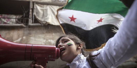1798835_3_0f2f_une-jeune-syrienne-chante-des-slogans-pendant_aa3197f841a80ff850f9ed836f2bdd06