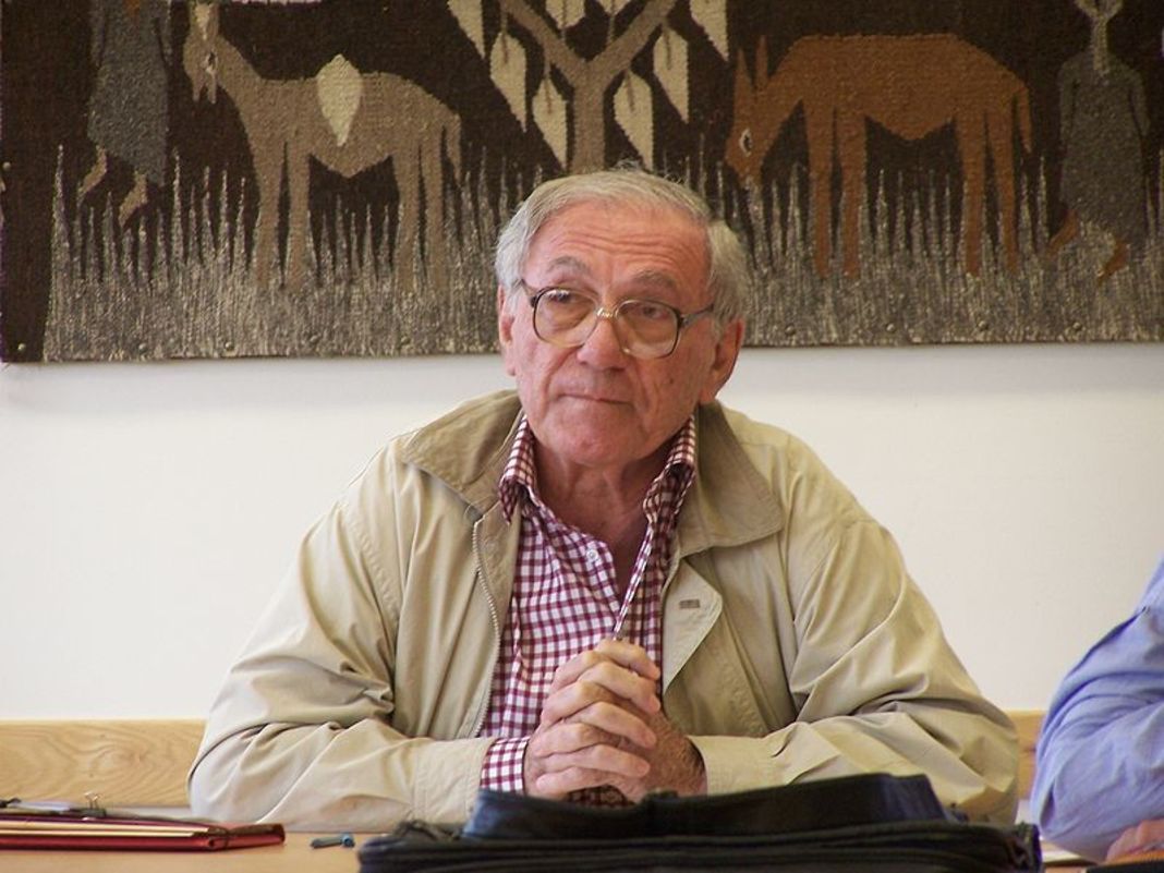 COMMONSWIKI Sadik Jalal Al-Azm à l’université de Californie, à Los Angeles, en 2006.