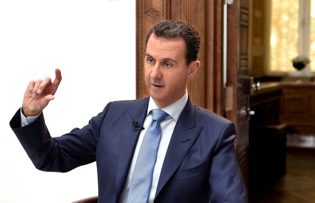 © Sana Sana / Reuters / REUTERS Le président syrien, Bachar al-Assad, donne une interview à un journal croate, à Damas, le 6 avril.