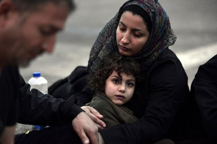Une Syrienne et sa fille, à leur arrivée à Lesbos, en Grèce, le 18 juin.