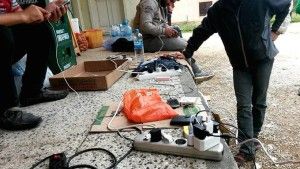 Handy-Aufladestation syrischer Geflüchteter irgendwo in Mazedonien Foto: Fayez