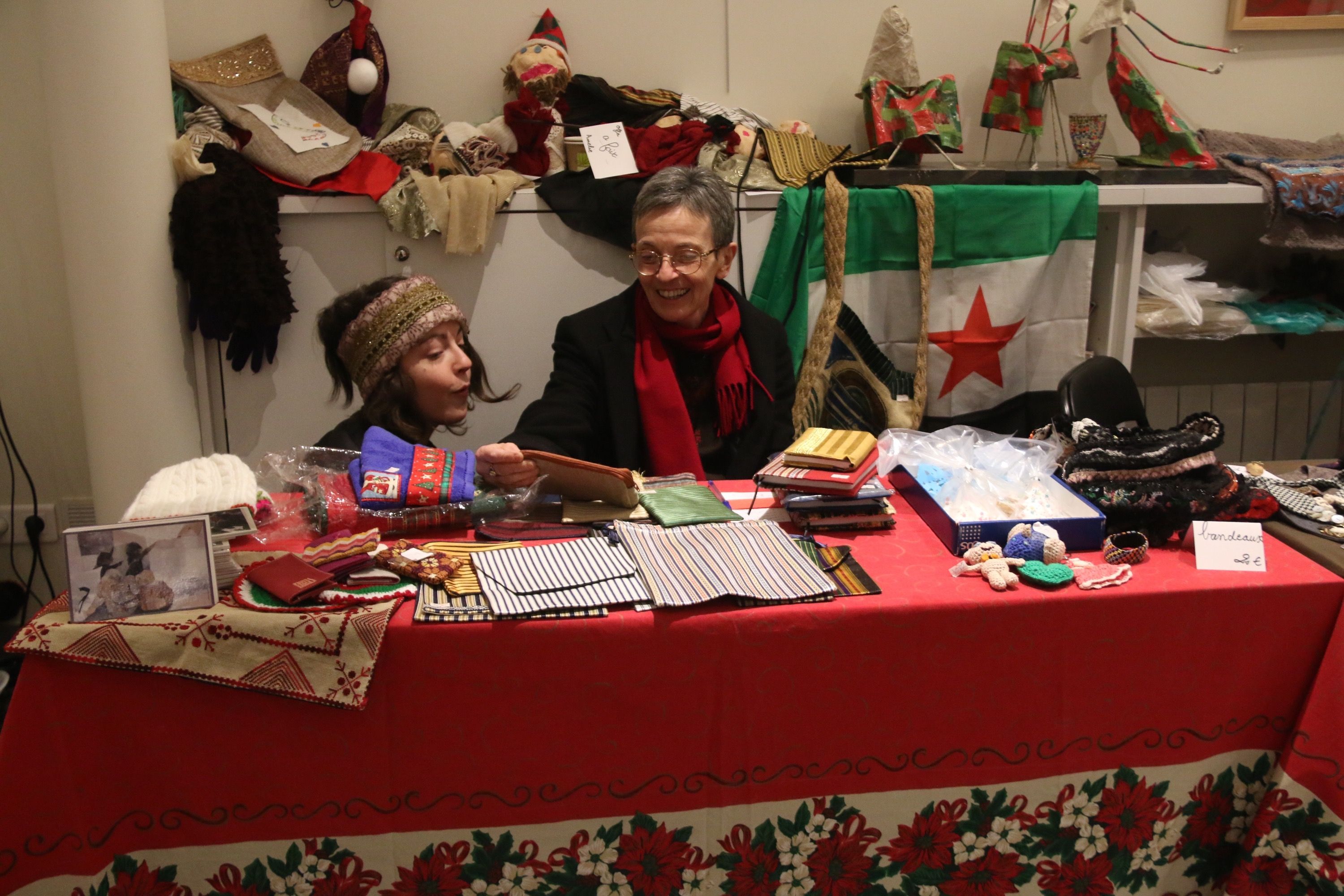 PARIS 04/12/2016 : BAZAR DE NOËL « POUR LES ÉCOLIERS SYRIENS »