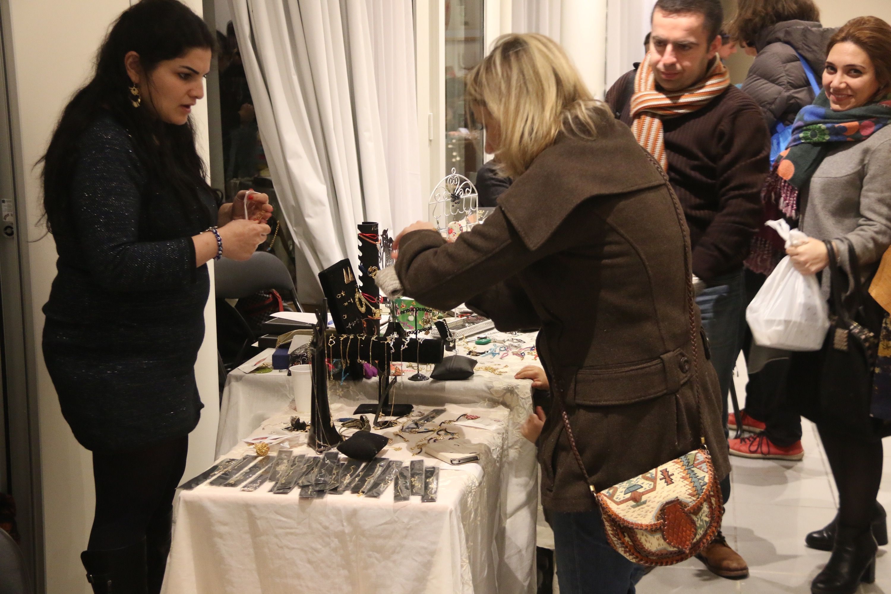 PARIS 04/12/2016 : BAZAR DE NOËL « POUR LES ÉCOLIERS SYRIENS »
