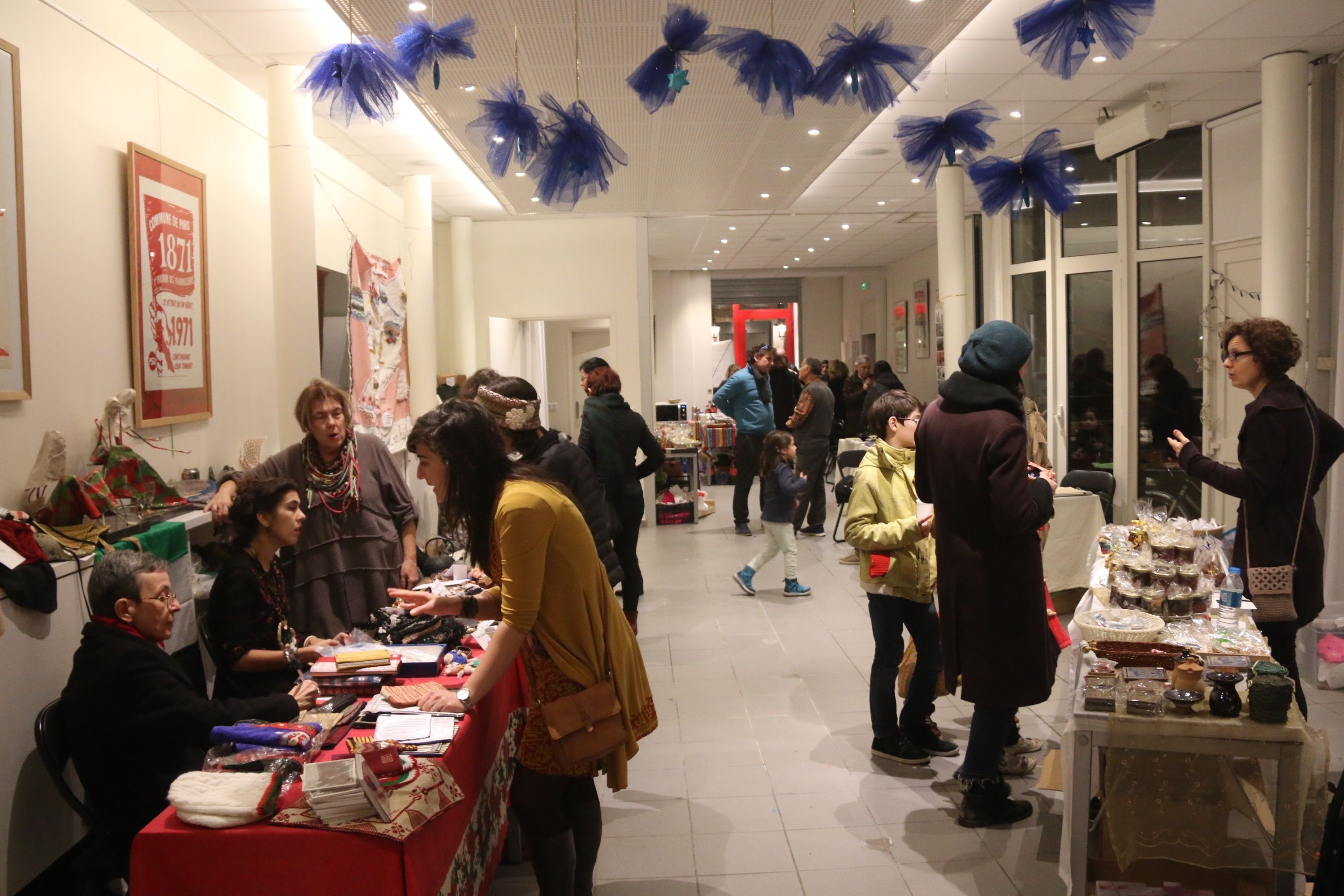 PARIS 04/12/2016 : BAZAR DE NOËL « POUR LES ÉCOLIERS SYRIENS »