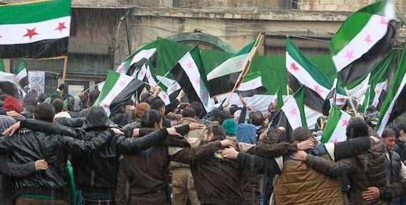 من مظاهرات الذكرى الخامسة لانطلاق الثورة السورية في حلب (عبد الرحمن اسماعيل/ رويترز).
