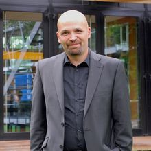 Mahmoud Hassino auf dem diesjährigen Global Media Forum der Deutschen Welle in Bonn